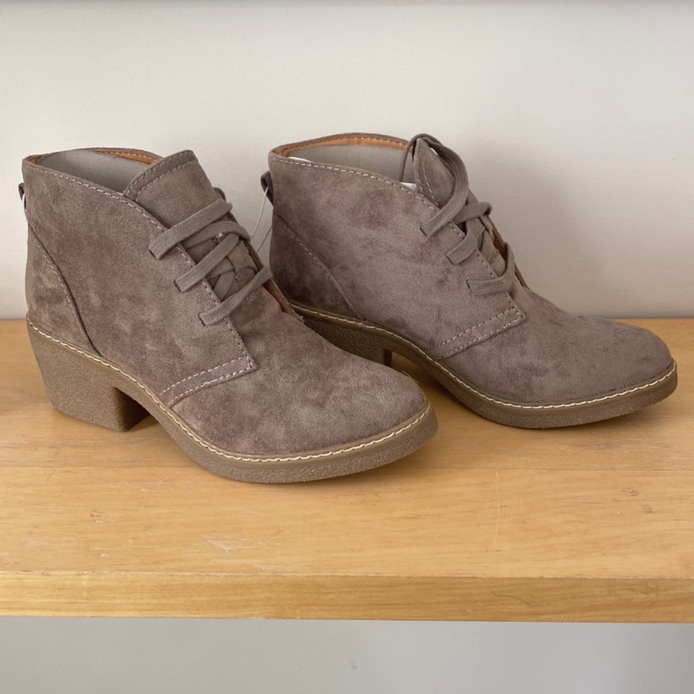 One pair of size 7 boots